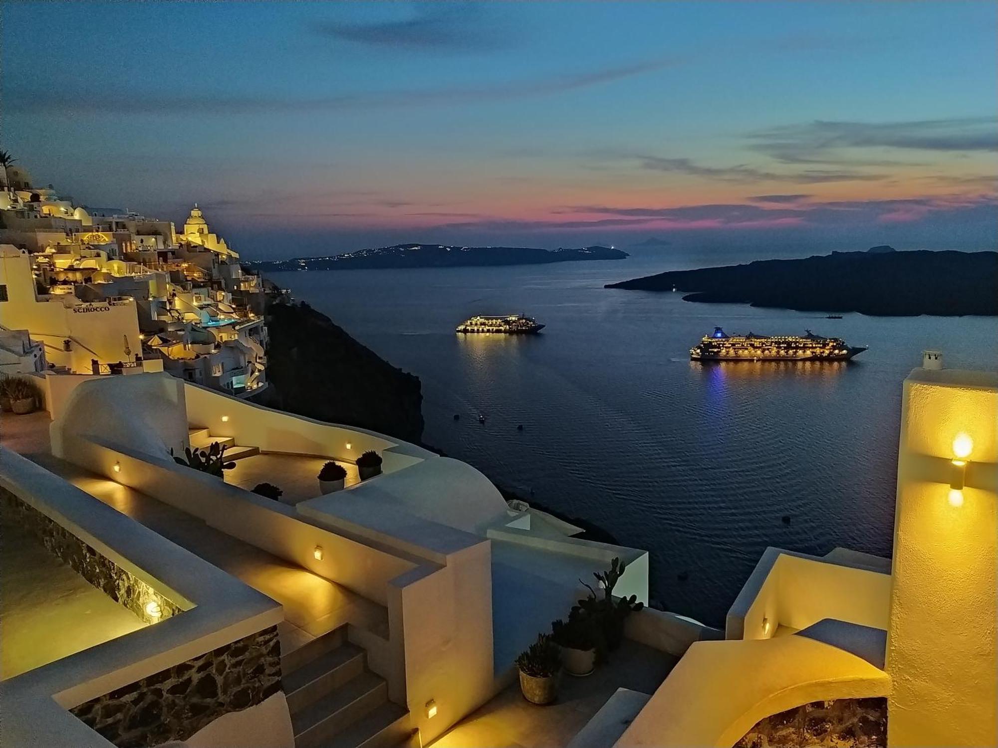 Akron Cliff Suite Фира Екстериор снимка
