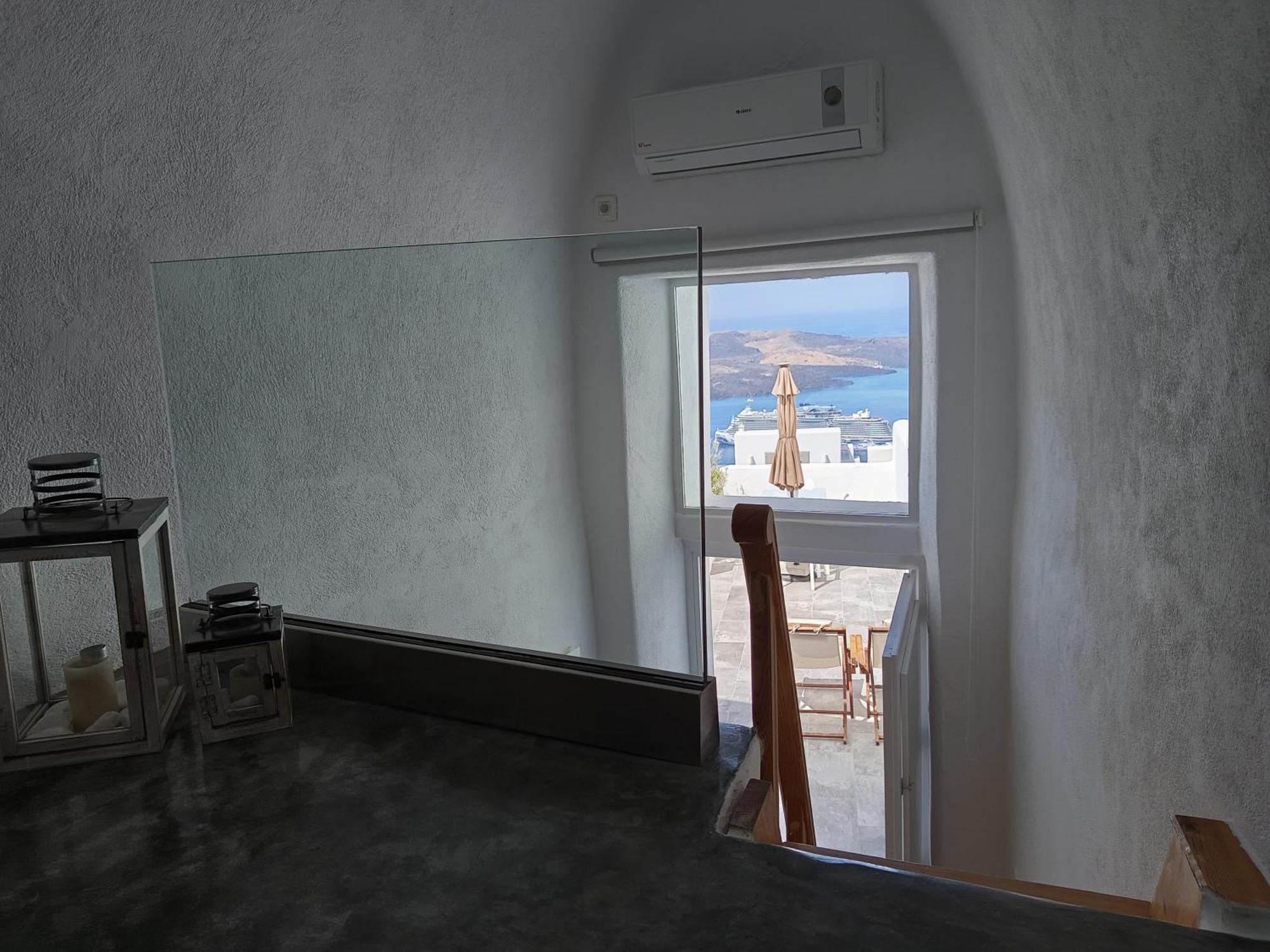 Akron Cliff Suite Фира Екстериор снимка